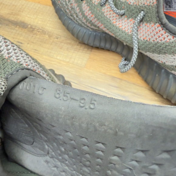 adidas Yeezy Boost 350 V2 Mens Size 9.5 Beluga Reflective GW1229 main image 7